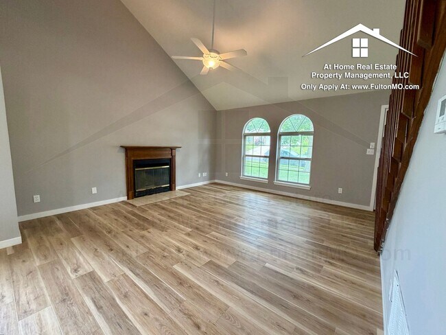 Foto del edificio - 2717 Mayflower Dr