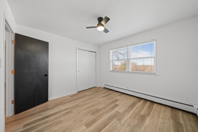 Foto del edificio - 245 Country Club Dr