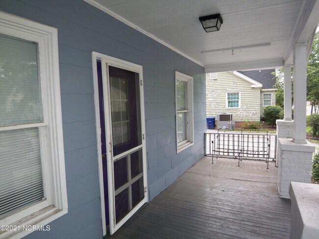 Foto del edificio - 805 E 4th St