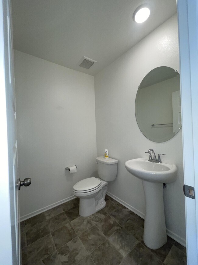 Building Photo - 896 Tierra Dr