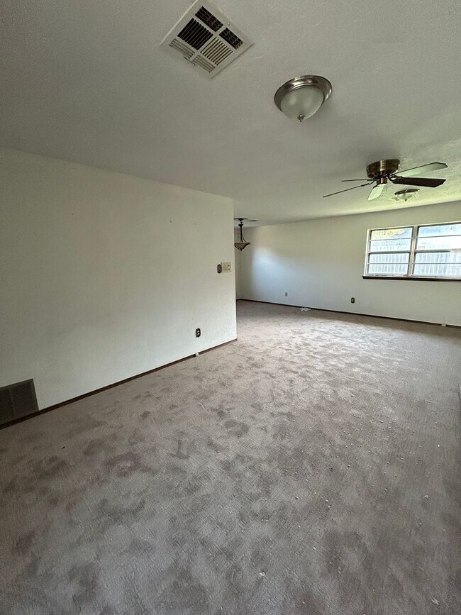 Foto del edificio - 2305 NW Ivanhoe Pl