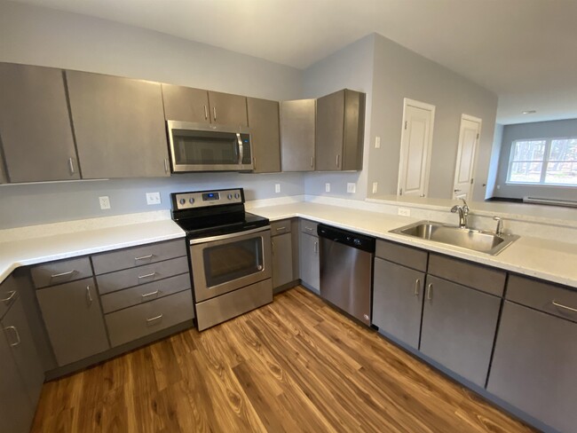 Building Photo - 27 E Ridge Dr