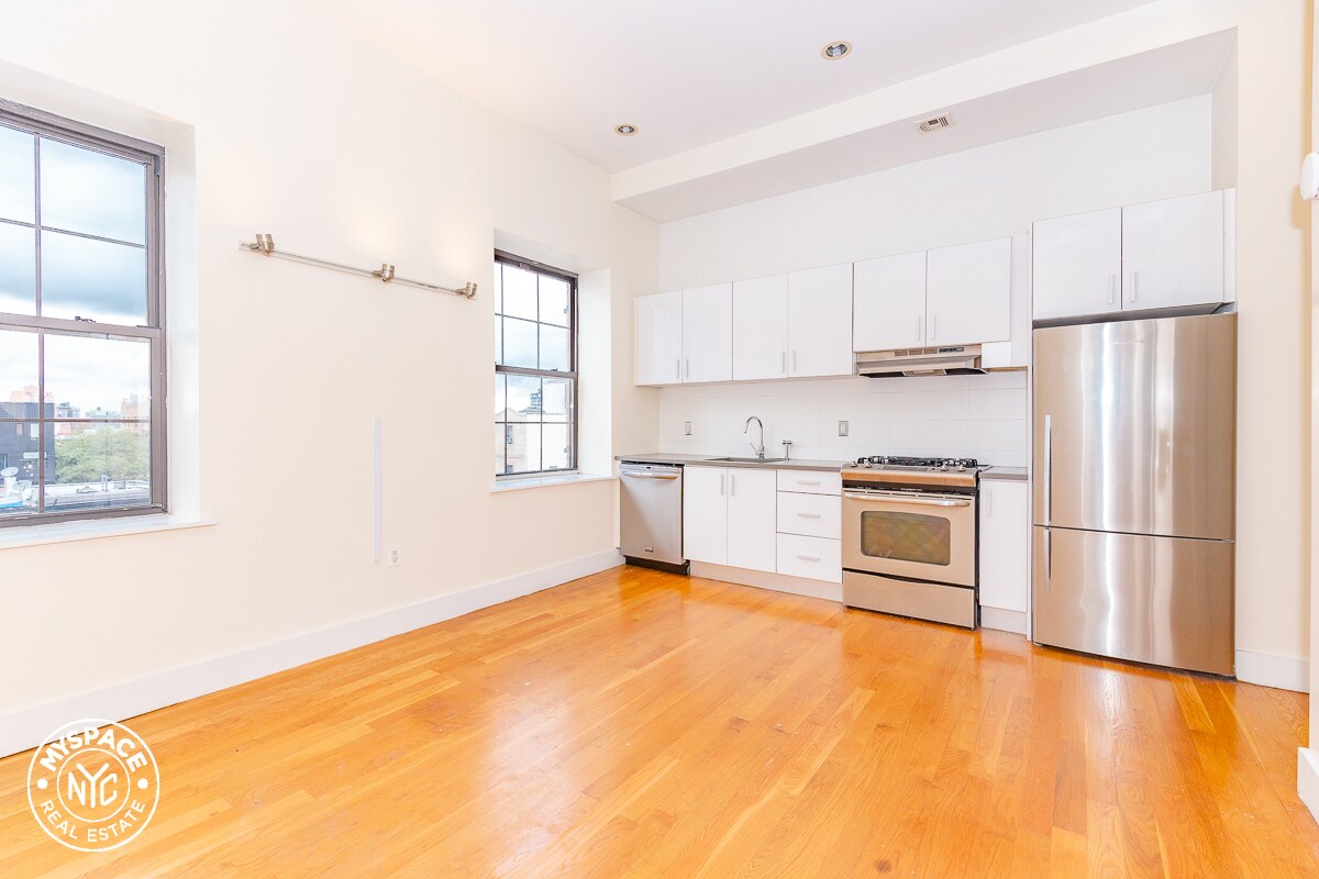 Primary Photo - 132 Havemeyer St