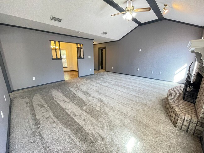 Foto del edificio - 112 Brookway Dr
