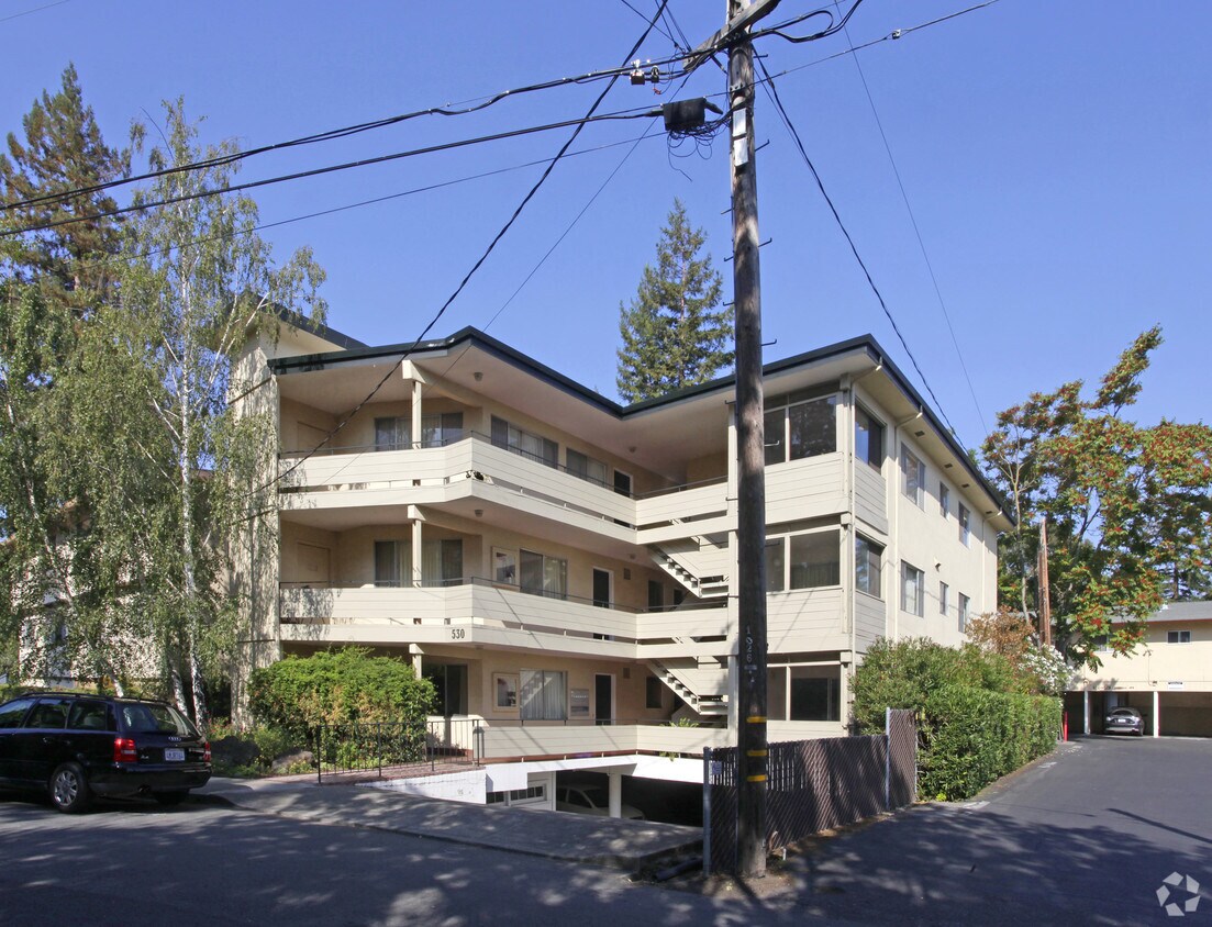 Primary Photo - 530 Kendall Ave