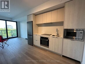 Building Photo - 3009-3009 Novar Rd