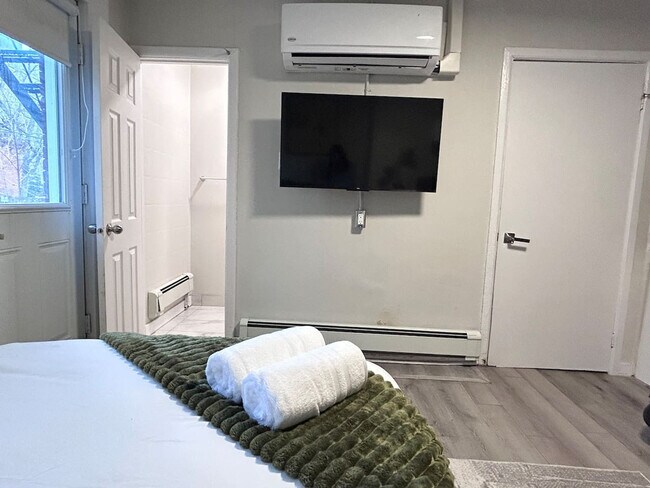 Photo du bâtiment - 23 Russell Ave