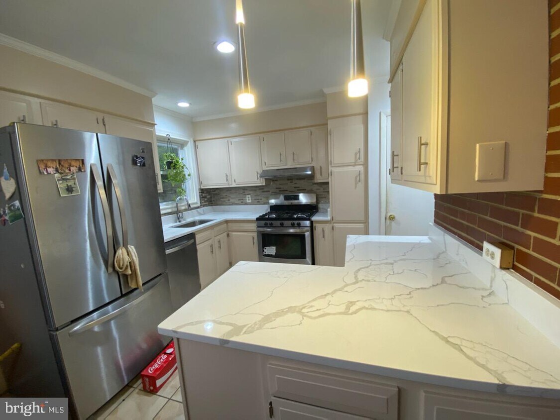 Foto del edificio - 6103 Hibbling Ave