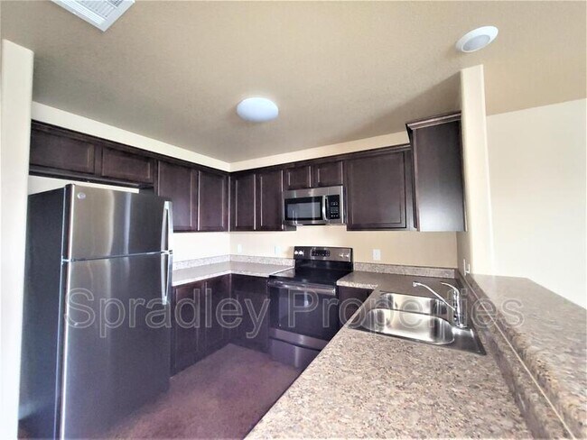 Building Photo - 1526 Kal Ct