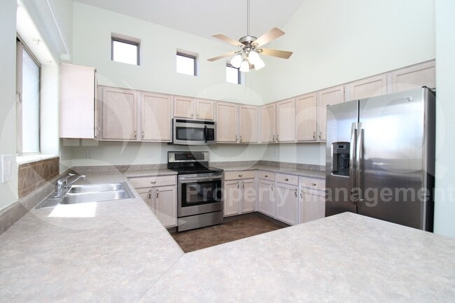 Foto del edificio - 13349 W Desert Rock Dr
