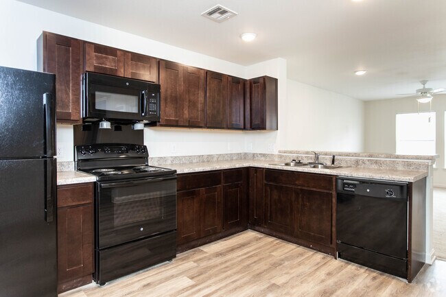 2HAB, 2BA - 950 ft² - Whispering Creek Apartments