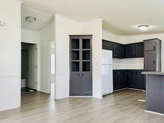 Building Photo - Convenient Countryside Living - Henderson NC