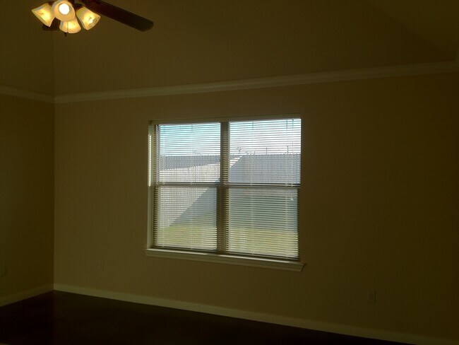 Building Photo - 3BR / 2BA Duplex in Hewitt, Texas | Midway ISD