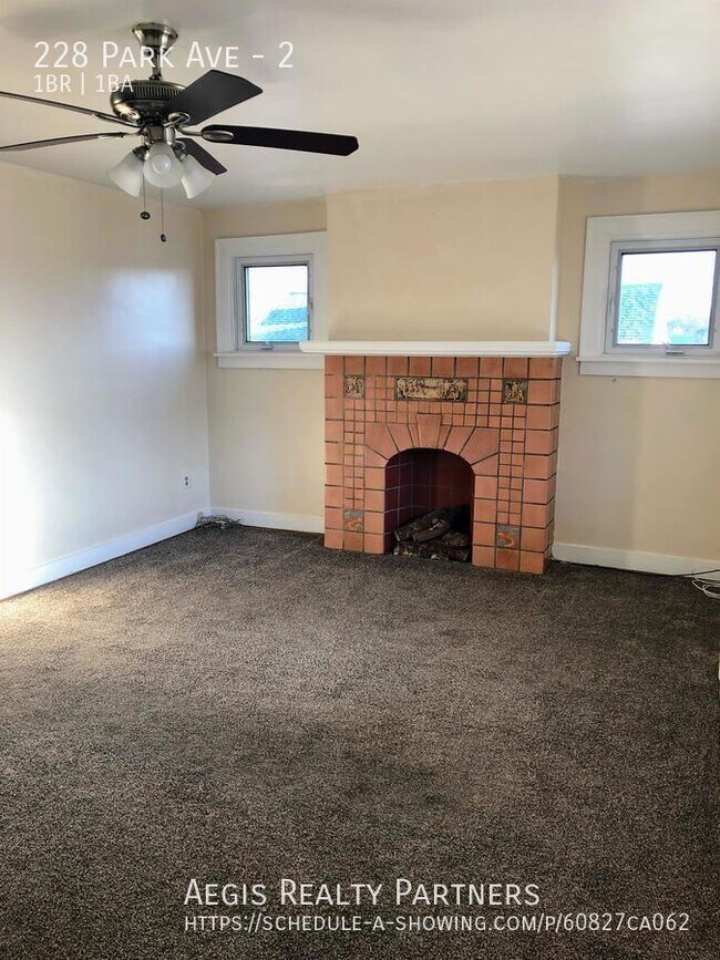 228 Park Ave Unit 2, West View, PA 15229 Room for Rent in West View, PA