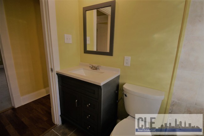 Foto del edificio - 1345 W 65th St
