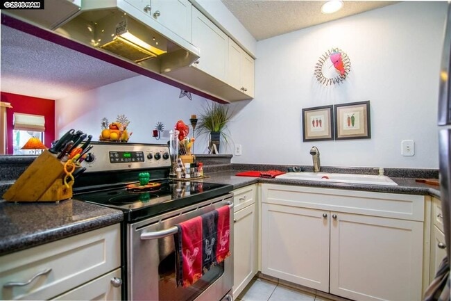 Building Photo - Highly Desirable Maui Gardens Unit Available 12/15/2025