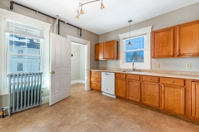 Building Photo - 96 Broadway