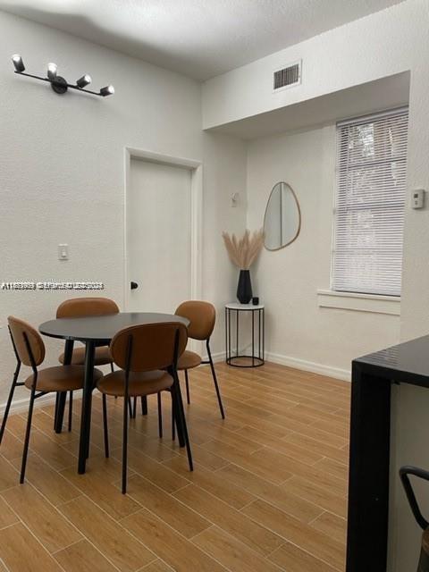 Foto del edificio - 7149 Bay Dr