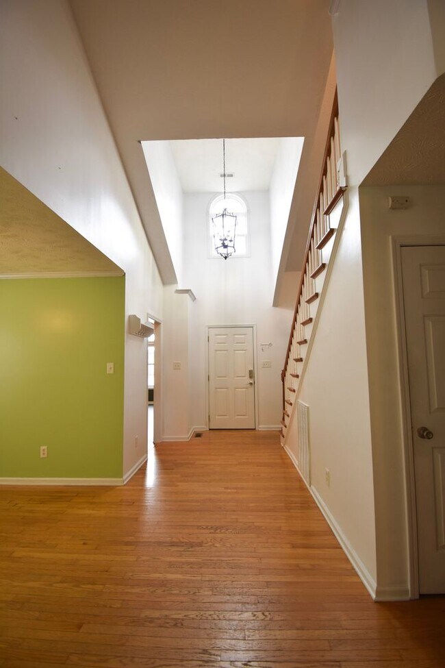 Foto del edificio - 3 Bed 2 Bath with a Bonus Room: Pets Allowed