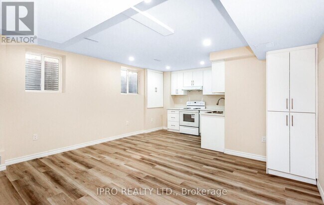 Building Photo - 261 Gleave Terrace