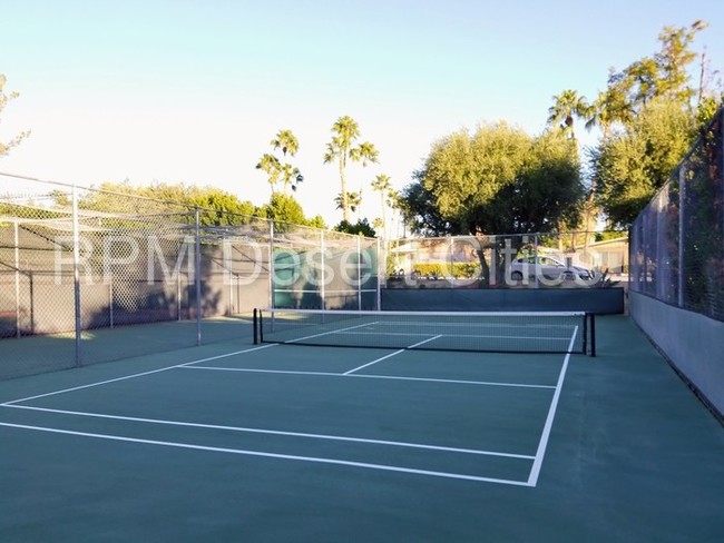Building Photo - 2 Bedroom Rental is Casa de Oro!