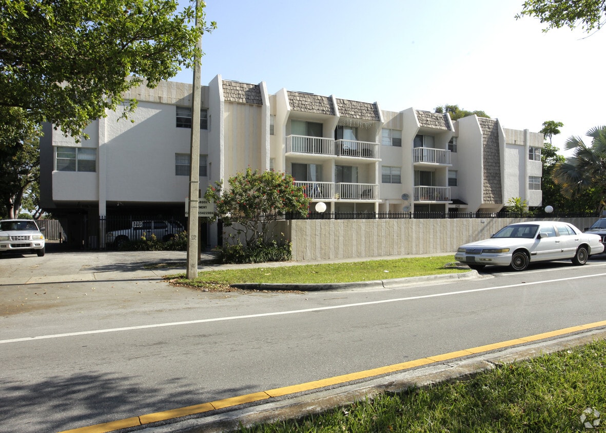 Townhouse Apartments - Townhouse Manor