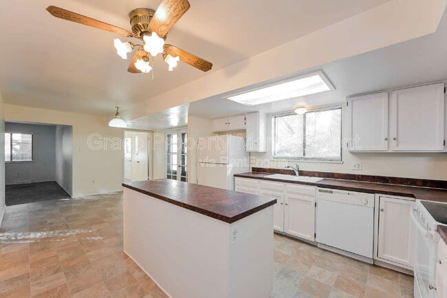 Photo - 5728 S Kenton St House