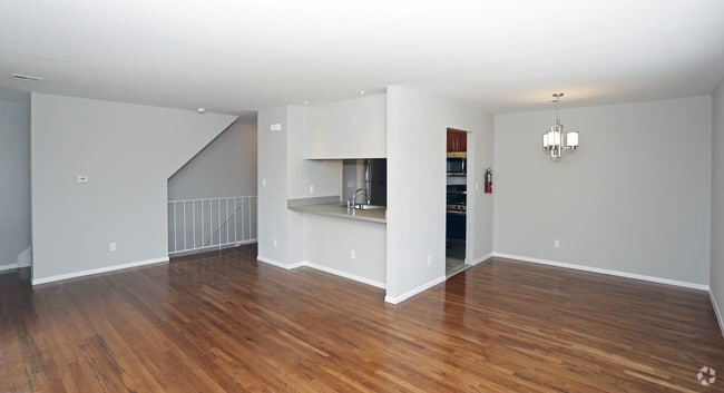 Interior Photo - Rachel Gardens