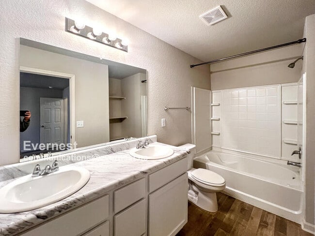 Building Photo - 2169 Bentwood Dr