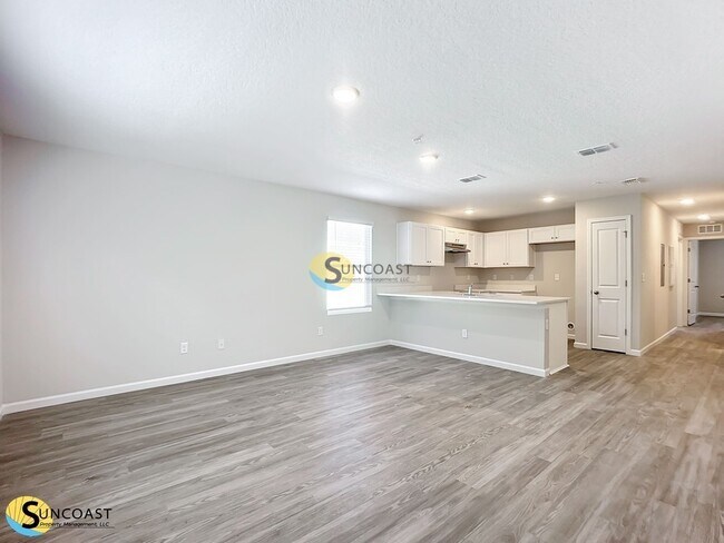 Foto del edificio - 6499 Breezy Oaks Wy
