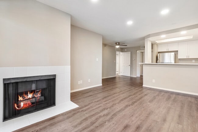 Building Photo - Laurel Canyon, 4500