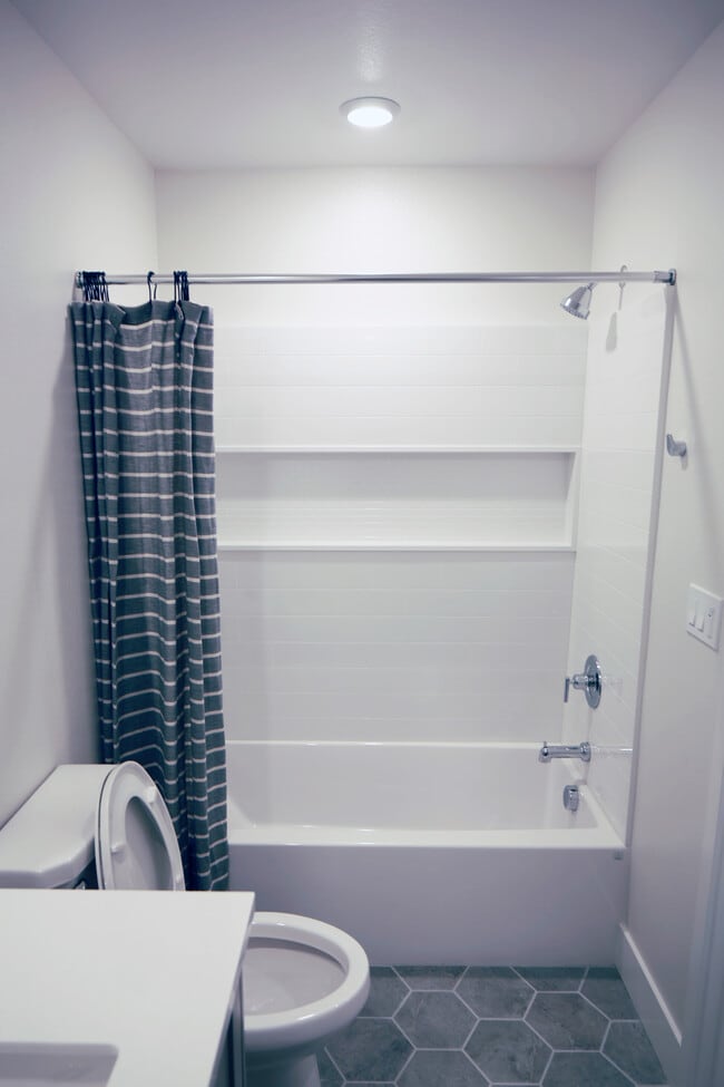 Building Photo - 5592 Holly Bay Ave