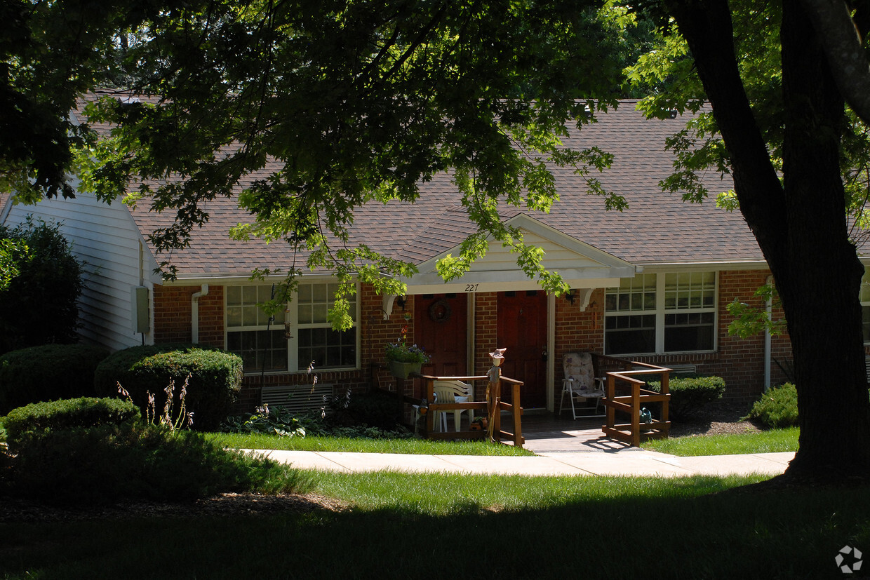 Building Photo - Dairyland Apartments