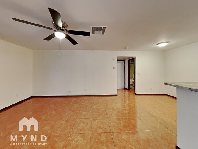 Building Photo - 5121 S Lindell Rd