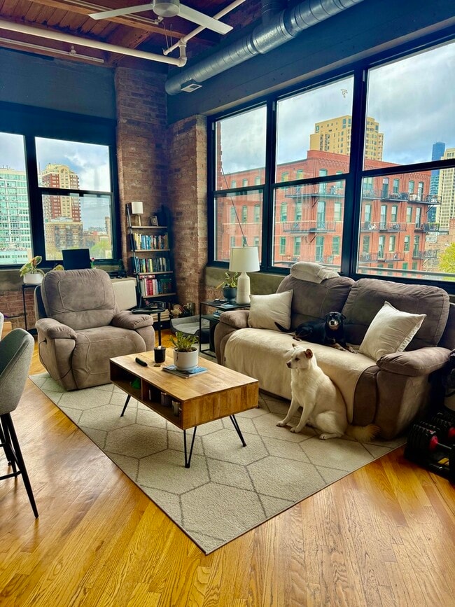 Foto del edificio - 1601 S Indiana Ave