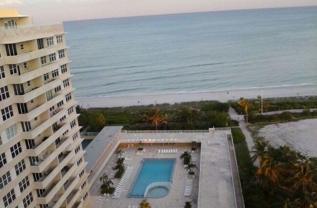 Location - direct beach acess - 4747 Collins Ave