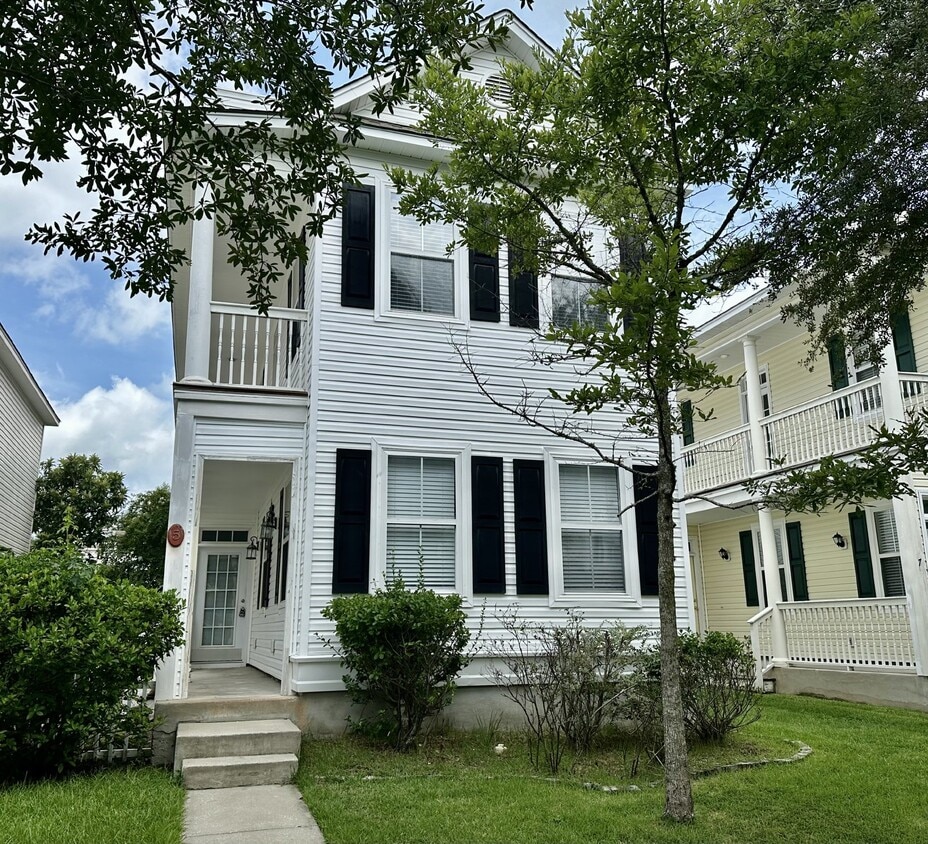 Primary Photo - Newly Updated Home in Westbury Park!