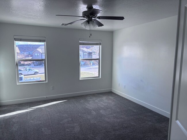 Building Photo - 4bd | 2.5 Bath | 2 Car Detached Desert Canyon Townhome Now Available