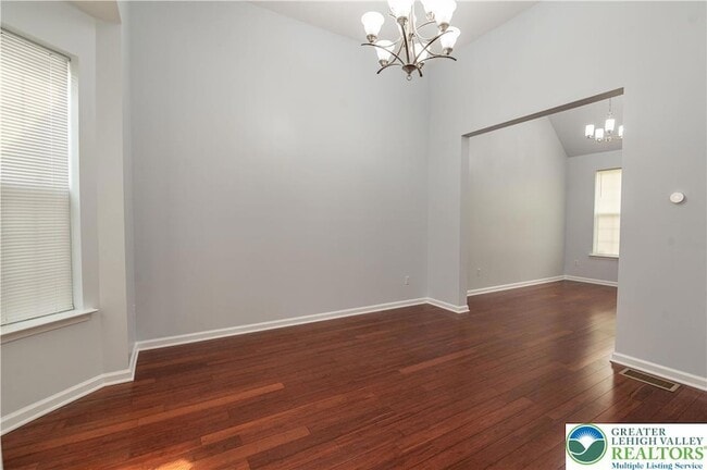 Building Photo - 835 Spring White Dr