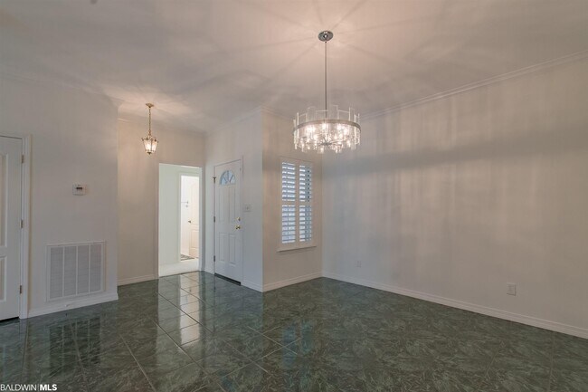 Building Photo - 117 Club Dr