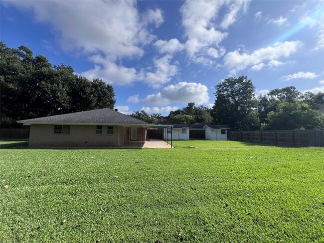 Building Photo - 626 N Resident St