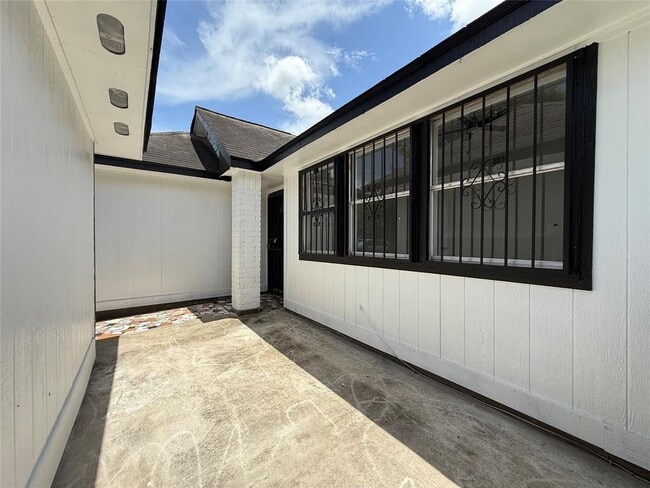Building Photo - 6347 Marinwood Dr