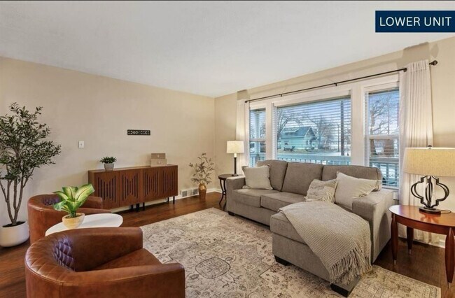 Foto del edificio - 1527 W Knox Ave