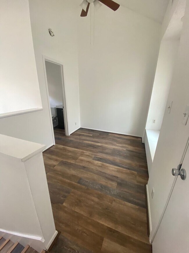 Foto del edificio - West Campus 1x1