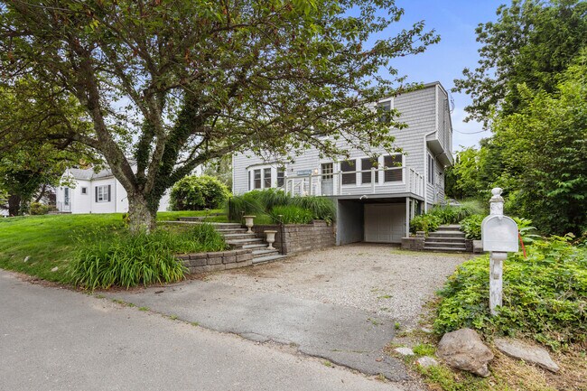 Building Photo - 19 Sherwood Dr