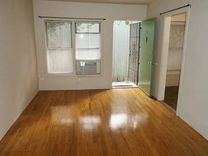 Primary Photo - 2320 G St