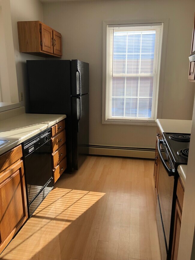 Kitchen - 611 Ten Rod Rd