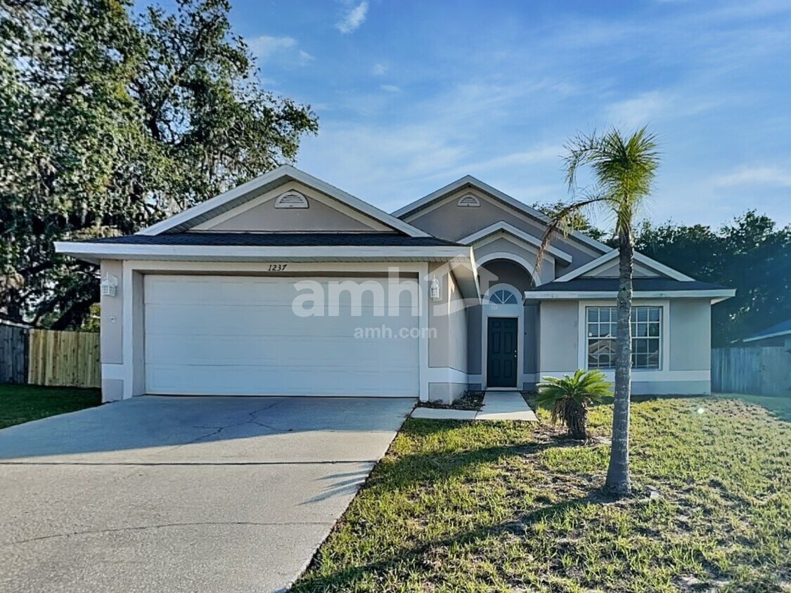 Primary Photo - 1237 Acorn Cir