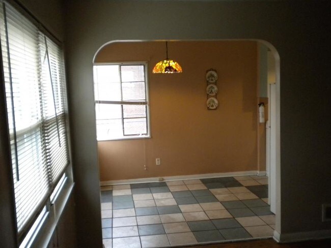 Building Photo - 100 West 41 Street APT II