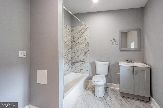 Foto del edificio - 7121 Woodland Ave